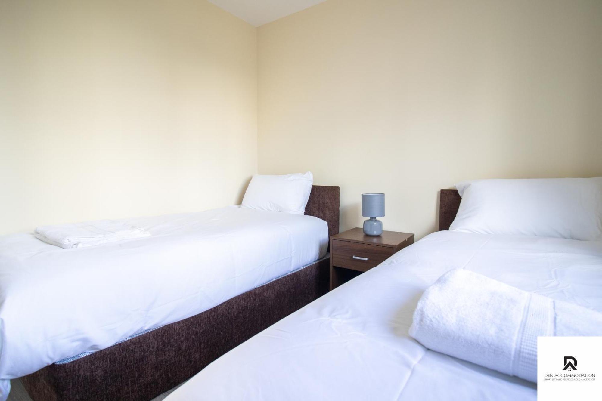 Newly Launched Two Bedroom House By Den Accommodation Short Lets & Serviced Accommodation With Garden London Luaran gambar