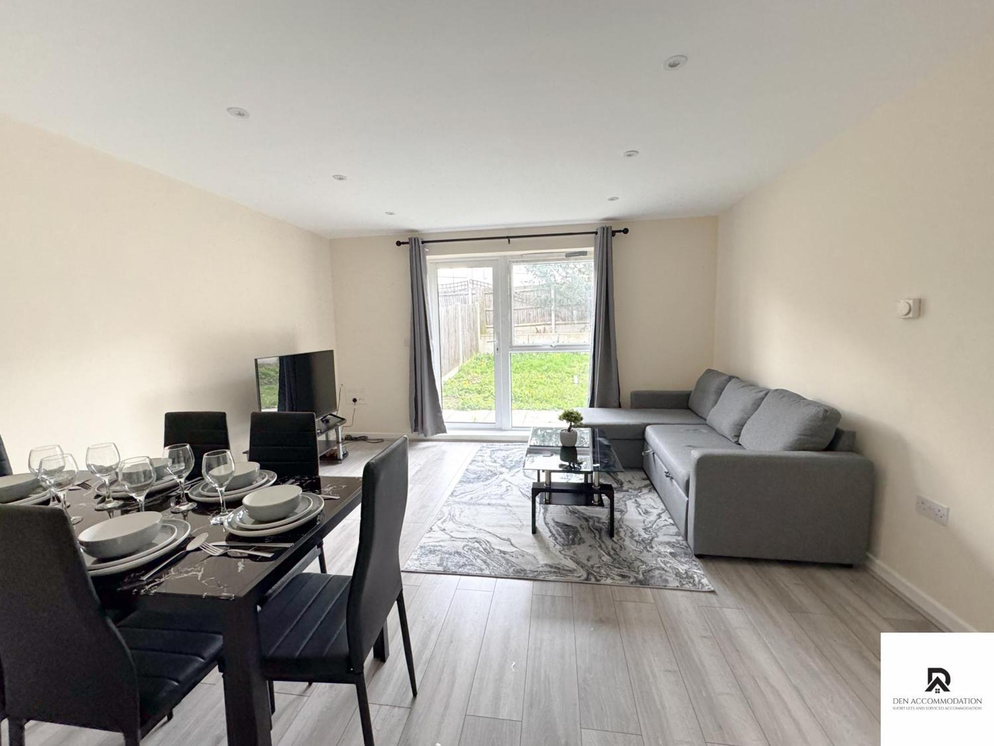 Newly Launched Two Bedroom House By Den Accommodation Short Lets & Serviced Accommodation With Garden London Luaran gambar