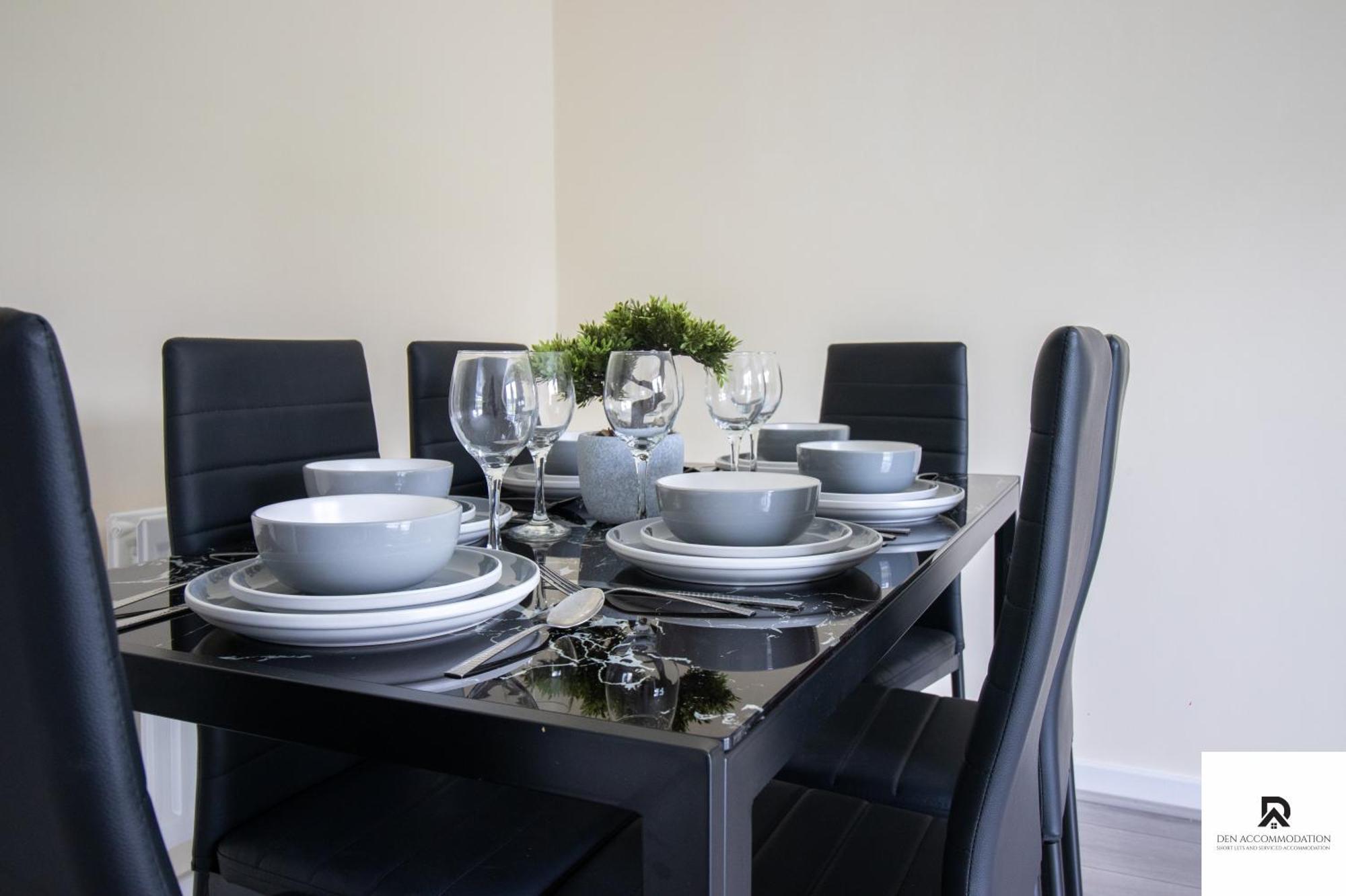 Newly Launched Two Bedroom House By Den Accommodation Short Lets & Serviced Accommodation With Garden London Luaran gambar