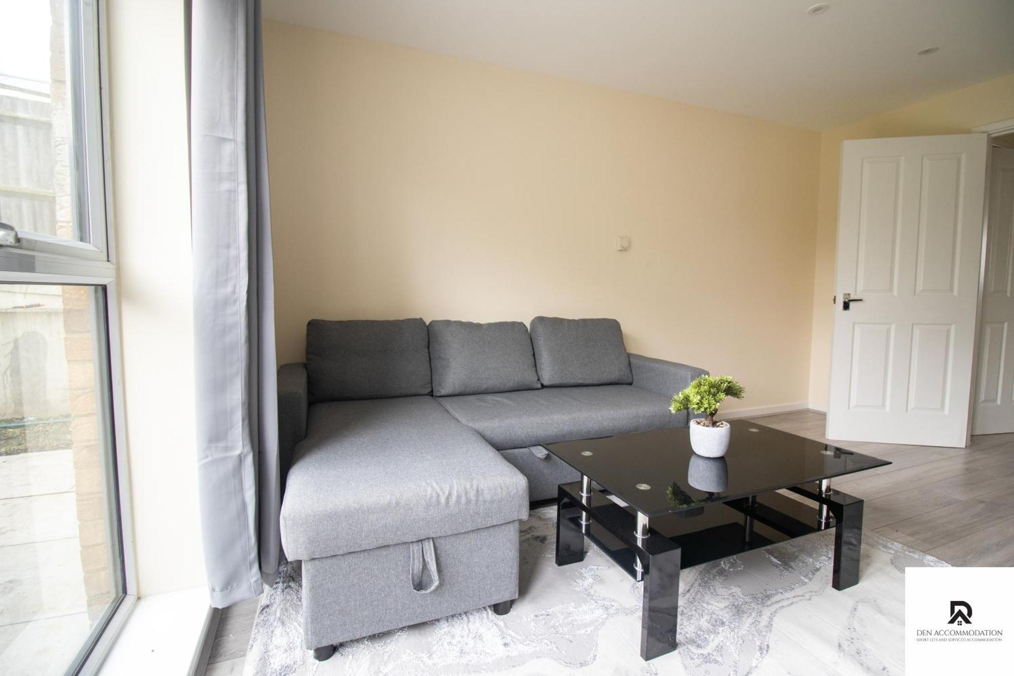 Newly Launched Two Bedroom House By Den Accommodation Short Lets & Serviced Accommodation With Garden London Luaran gambar