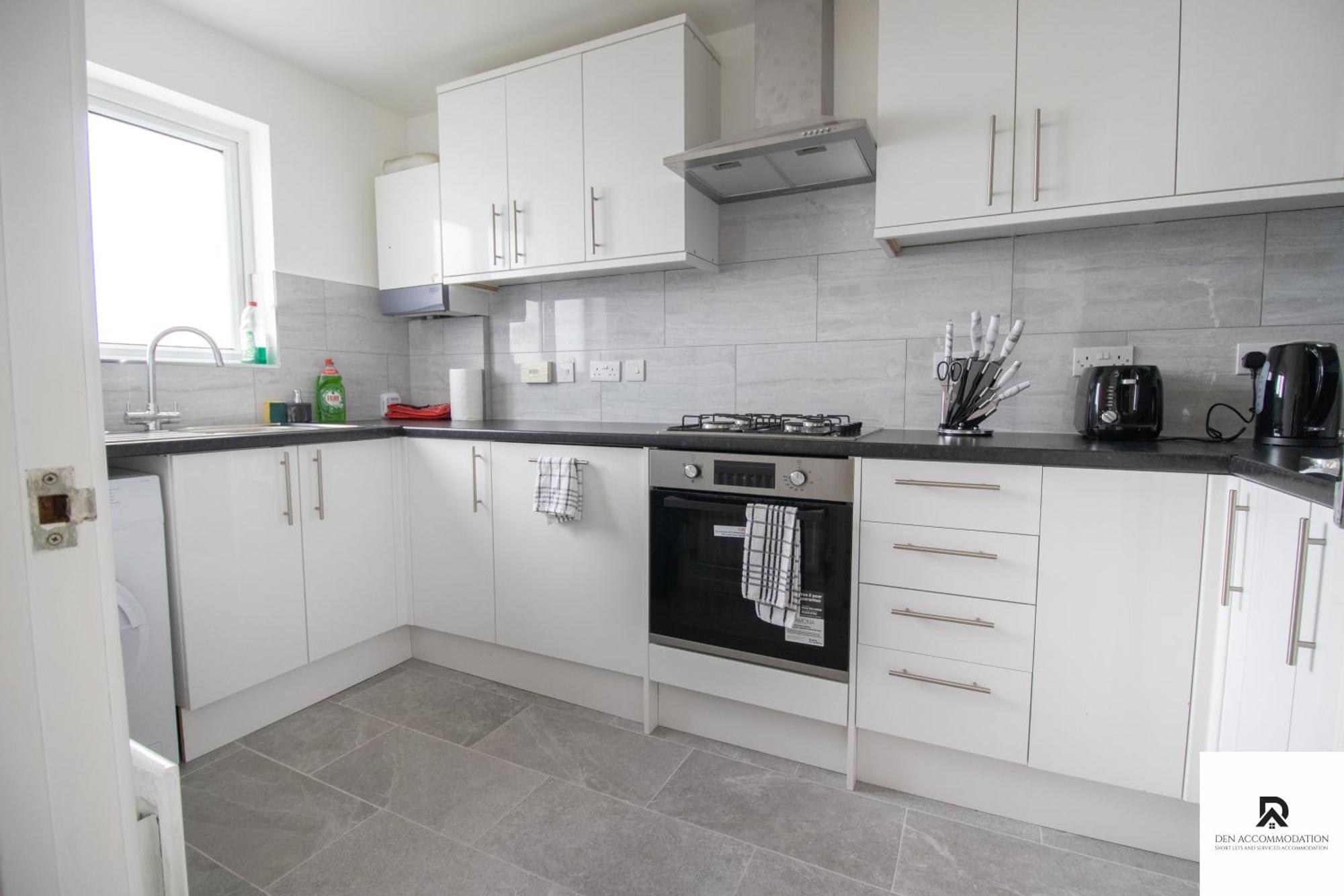 Newly Launched Two Bedroom House By Den Accommodation Short Lets & Serviced Accommodation With Garden London Luaran gambar