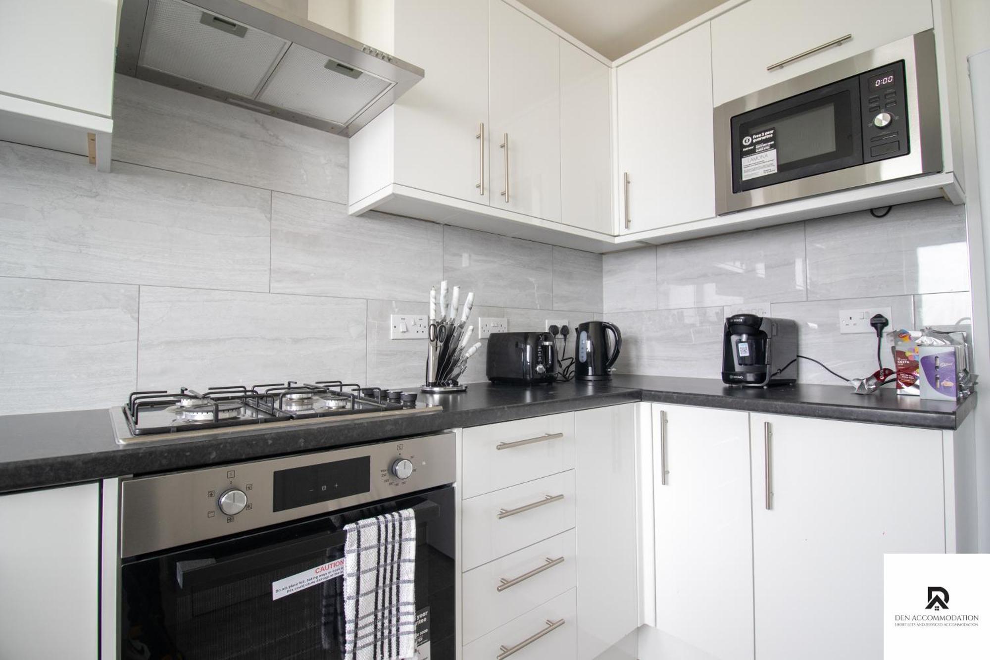 Newly Launched Two Bedroom House By Den Accommodation Short Lets & Serviced Accommodation With Garden London Luaran gambar