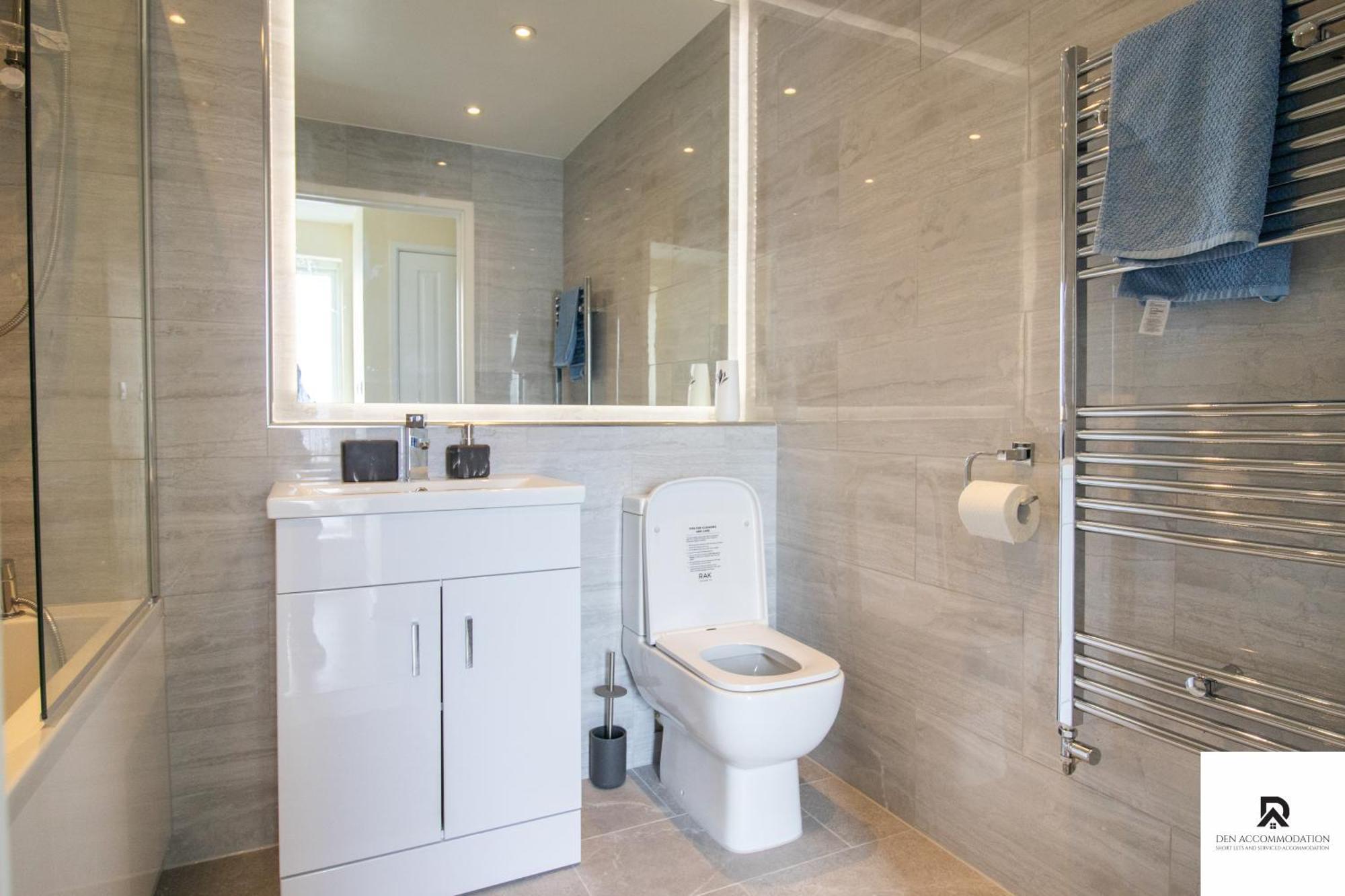 Newly Launched Two Bedroom House By Den Accommodation Short Lets & Serviced Accommodation With Garden London Luaran gambar