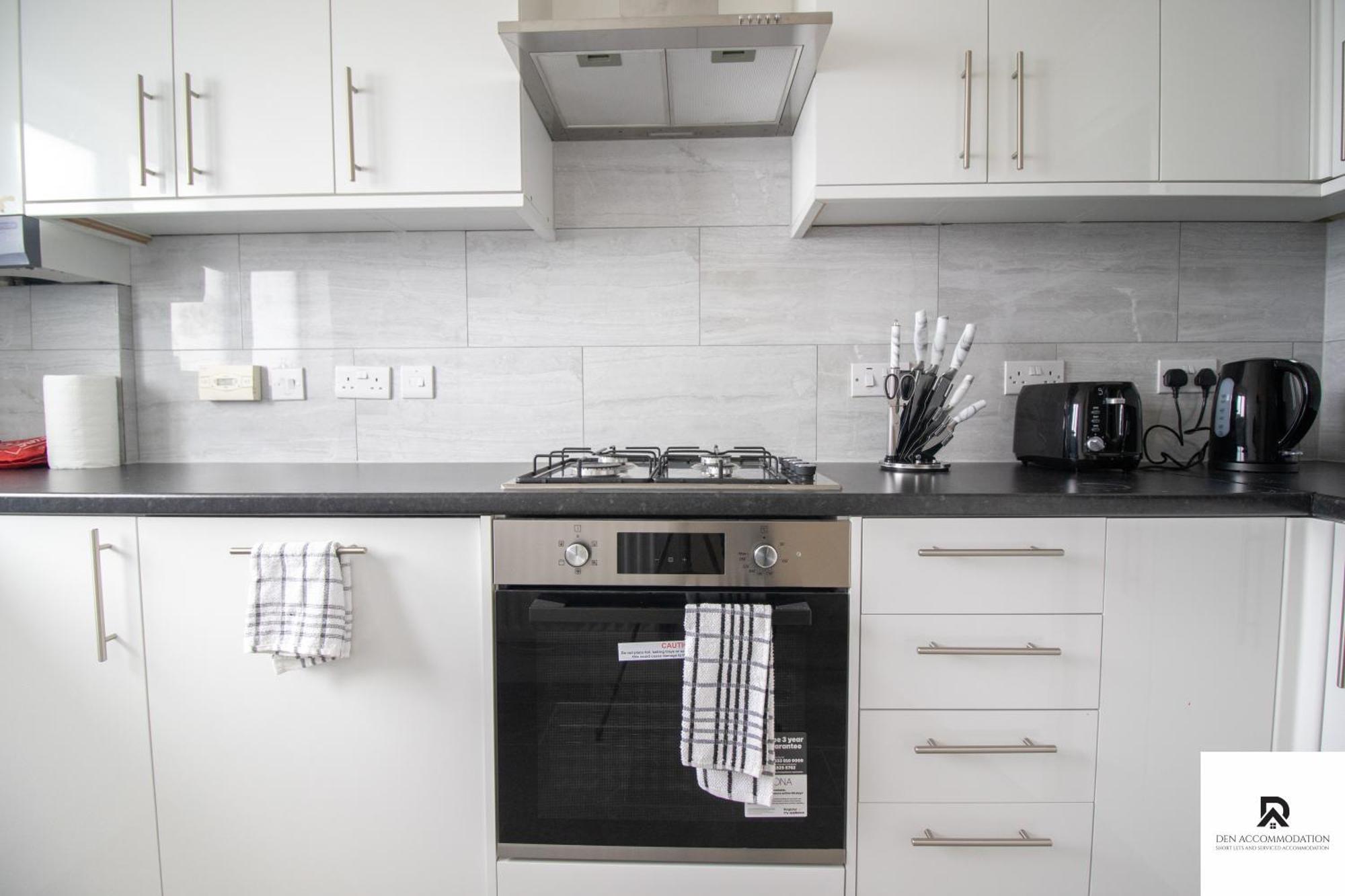 Newly Launched Two Bedroom House By Den Accommodation Short Lets & Serviced Accommodation With Garden London Luaran gambar